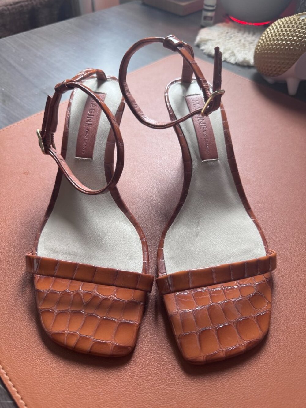 Vince Camuto IMAGINE IM-ZEVA  Kitten heel 6.5 (EU37) - Picture 2 of 6